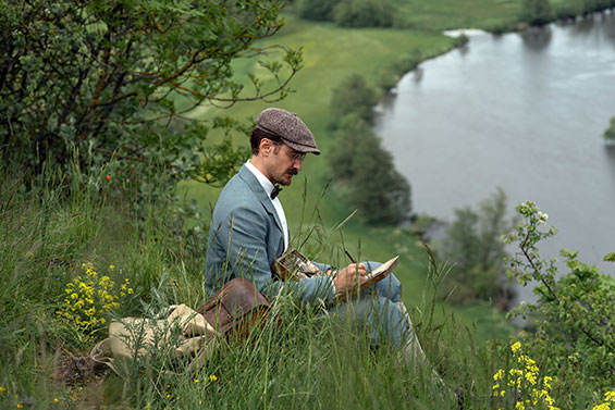 MuK Wassily Kandinsky Vladimir Burlakov beim Zeichnen in Kallmünz Foto von Stephanie Kulbach CCC Cinema und Television