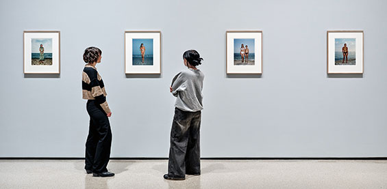 Rineke Dijkstra ausstellungsansicht beach portraits